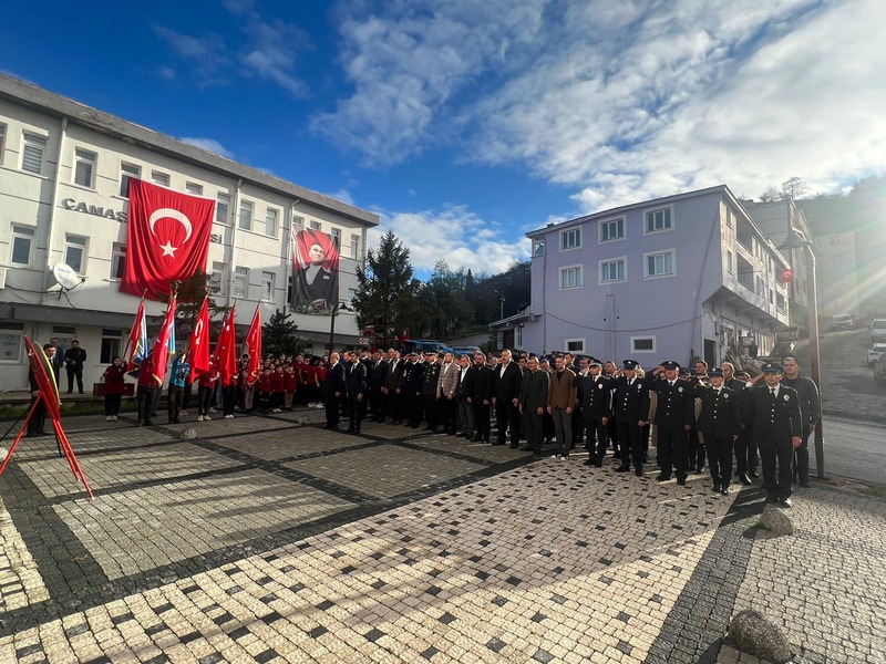 10 Kasım Atatürk'ü Anma Günü Münasebetiyle Çelenk Sunma Töreni Gerçekleştirildi 